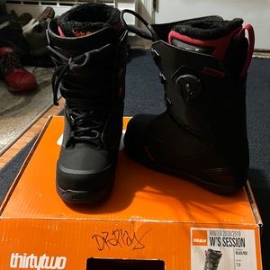 Snowboard boots